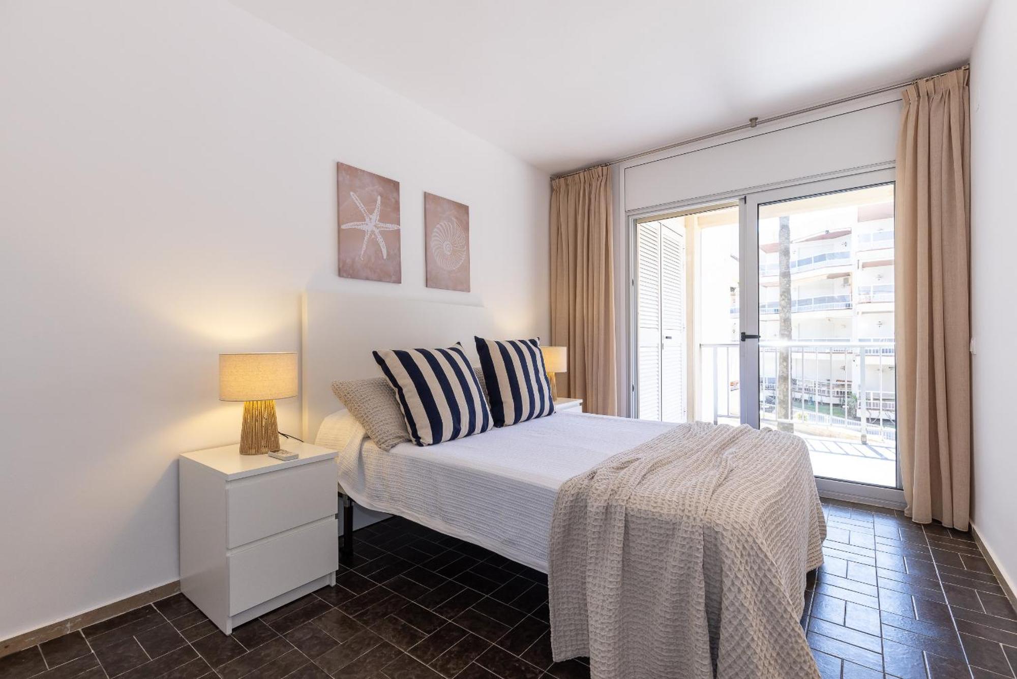 Uhc Dms Family Apartments Cambrils Δωμάτιο φωτογραφία