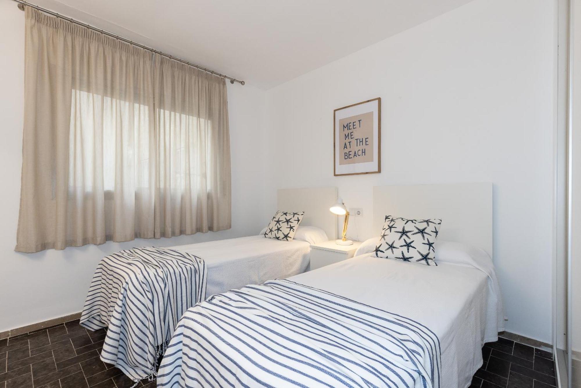 Uhc Dms Family Apartments Cambrils Δωμάτιο φωτογραφία